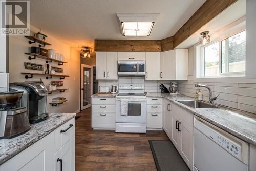 950 Burden Street, Prince George, BC - Indoor Photo Showing Kitchen