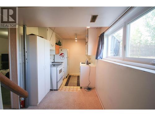 11609 9 Street, Dawson Creek, BC - Indoor Photo Showing Kitchen