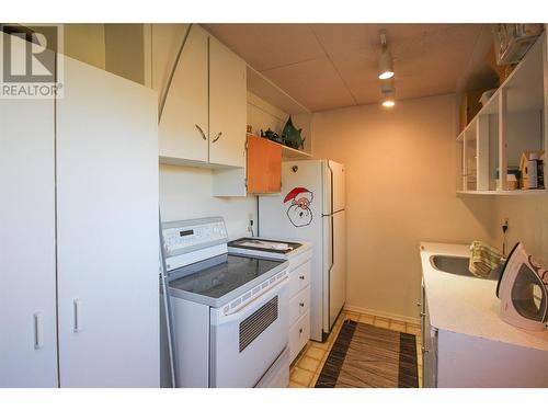 11609 9 Street, Dawson Creek, BC - Indoor Photo Showing Kitchen