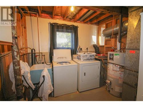 11609 9 Street, Dawson Creek, BC - Indoor Photo Showing Laundry Room