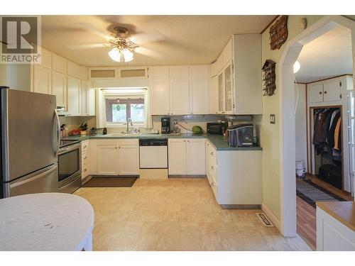 11609 9 Street, Dawson Creek, BC - Indoor Photo Showing Kitchen