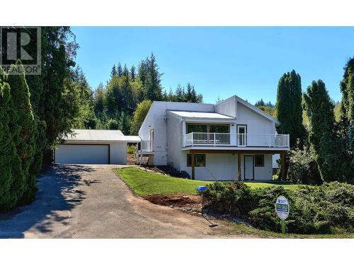 2913 Cedar Drive, Blind Bay, BC - Outdoor