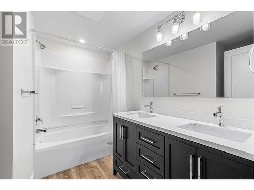 2913 Cedar Drive, Blind Bay, BC - Indoor Photo Showing Bathroom