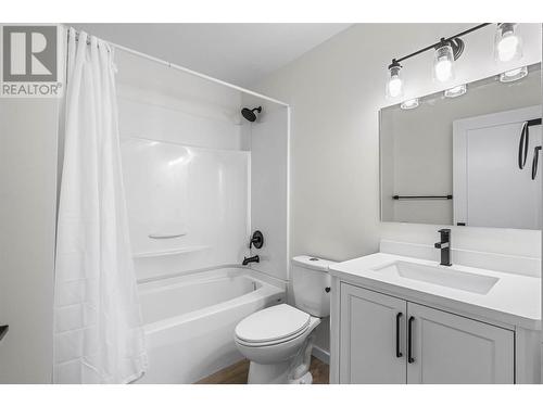 2913 Cedar Drive, Blind Bay, BC - Indoor Photo Showing Bathroom