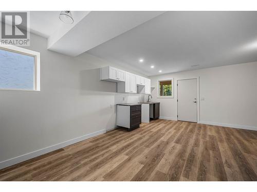 2913 Cedar Drive, Blind Bay, BC - Indoor Photo Showing Kitchen