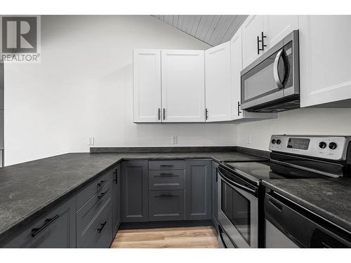 2913 Cedar Drive, Blind Bay, BC - Indoor Photo Showing Kitchen