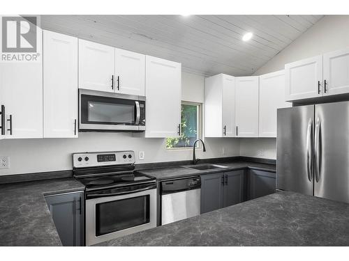 2913 Cedar Drive, Blind Bay, BC - Indoor Photo Showing Kitchen