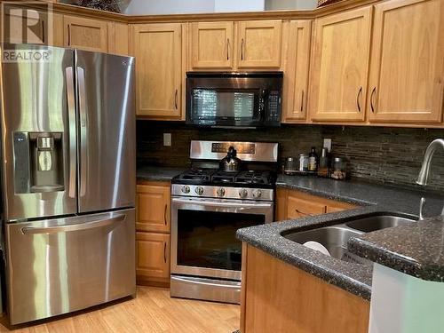 4835 Paradise Valley Drive Unit# 40, Peachland, BC - Indoor Photo Showing Kitchen With Double Sink