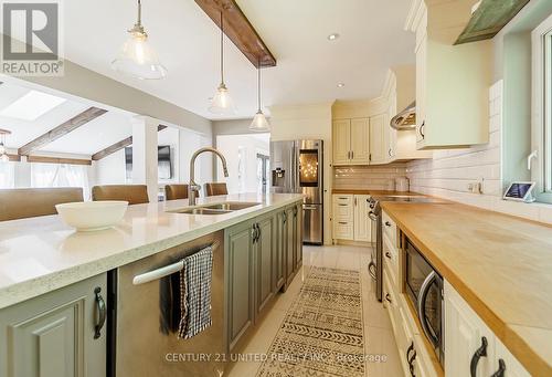 789 Old Mill Road, Kawartha Lakes, ON - Indoor Photo Showing Kitchen With Double Sink With Upgraded Kitchen