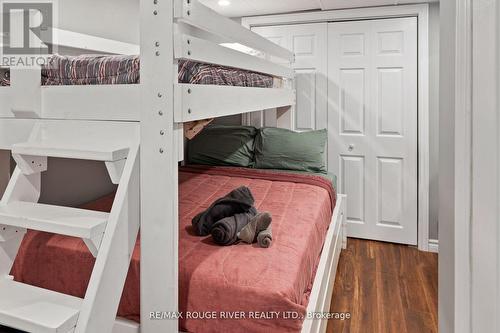 1111 Whitehead Farm Road, Gravenhurst, ON - Indoor Photo Showing Bedroom