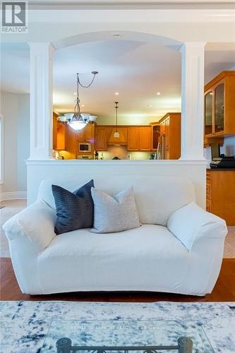 2 Donnici Drive, Hamilton (Falkirk), ON - Indoor Photo Showing Living Room