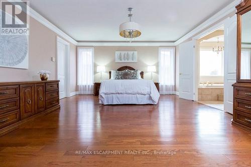 2 Donnici Drive, Hamilton, ON - Indoor Photo Showing Bedroom