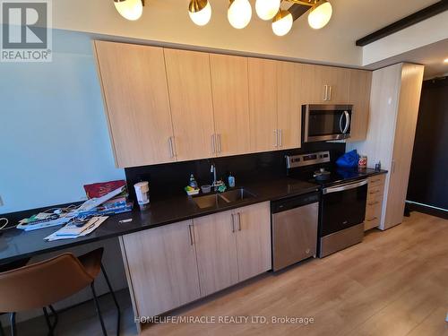 725 - 145 Columbia Street, Waterloo, ON - Indoor Photo Showing Kitchen