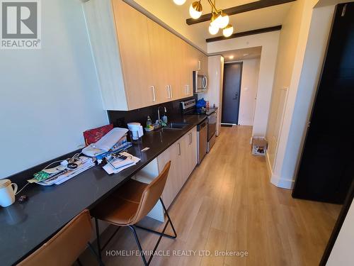 725 - 145 Columbia Street, Waterloo, ON - Indoor Photo Showing Kitchen