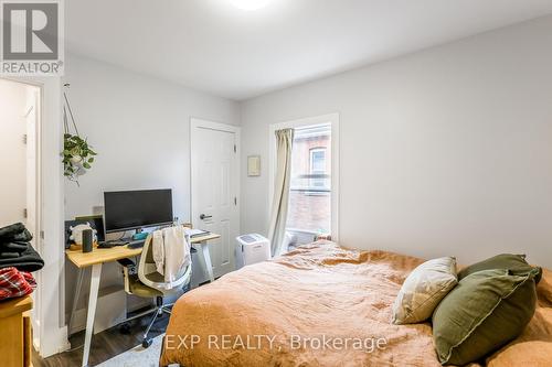 30 Gladstone Avenue, Hamilton, ON - Indoor Photo Showing Bedroom