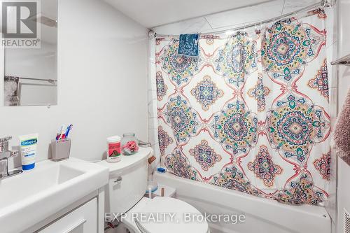 30 Gladstone Avenue, Hamilton (Blakeley), ON - Indoor Photo Showing Bathroom