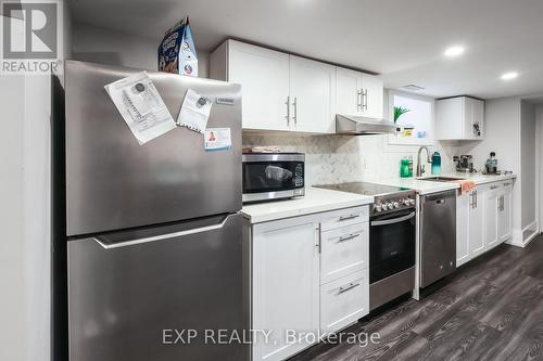 30 Gladstone Avenue, Hamilton, ON - Indoor Photo Showing Kitchen