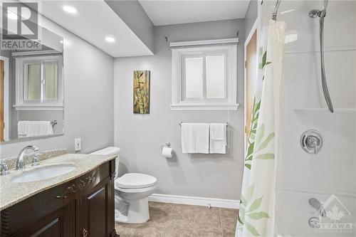 2033 Vincent Street, Ottawa, ON - Indoor Photo Showing Bathroom