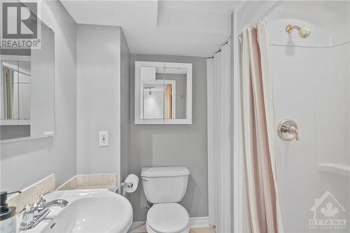 2033 Vincent Street, Ottawa, ON - Indoor Photo Showing Bathroom