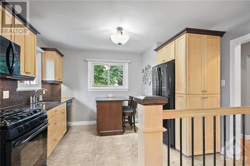 2033 Vincent Street, Ottawa, ON - Indoor Photo Showing Kitchen