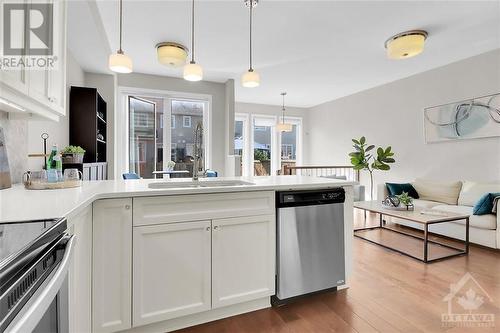 603 Willowmere Way, Ottawa, ON - Indoor Photo Showing Kitchen