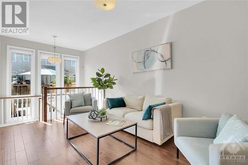 603 Willowmere Way, Ottawa, ON - Indoor Photo Showing Living Room