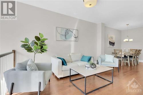 603 Willowmere Way, Ottawa, ON - Indoor Photo Showing Living Room