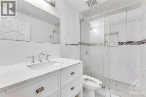 Lower level full bath - 1125 Woodroffe Avenue, Ottawa, ON - Indoor Photo Showing Bathroom