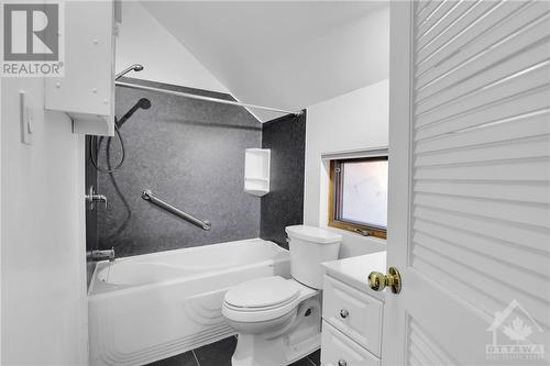 7 Clarey Avenue, Ottawa, ON - Indoor Photo Showing Bathroom