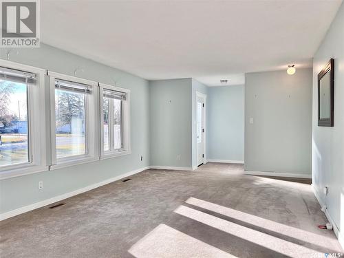 203 Cross Street N, Outlook, SK - Indoor Photo Showing Bedroom