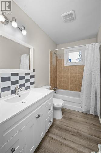 92 Kemp Crescent, Prince Albert, SK - Indoor Photo Showing Bathroom