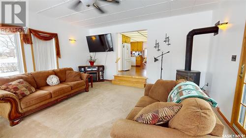 302 2Nd Avenue E, Blaine Lake, SK - Indoor Photo Showing Living Room