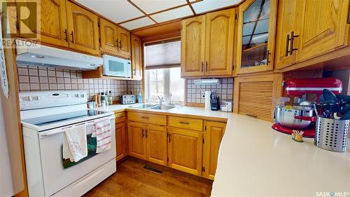 302 2Nd Avenue E, Blaine Lake, SK - Indoor Photo Showing Kitchen With Double Sink