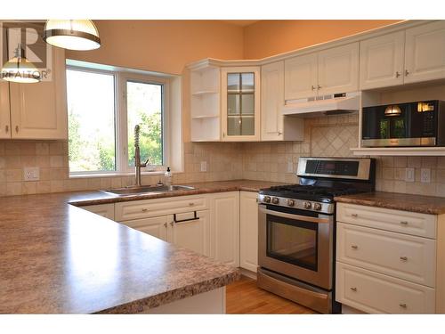 3321 Country Estate Court, Vernon, BC - Indoor Photo Showing Kitchen With Double Sink