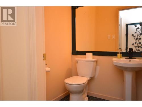 3321 Country Estate Court, Vernon, BC - Indoor Photo Showing Bathroom