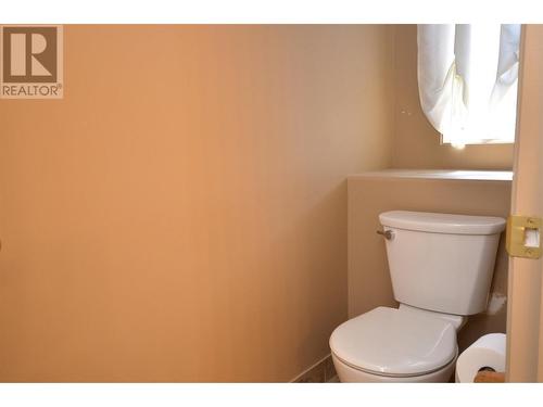 3321 Country Estate Court, Vernon, BC - Indoor Photo Showing Bathroom