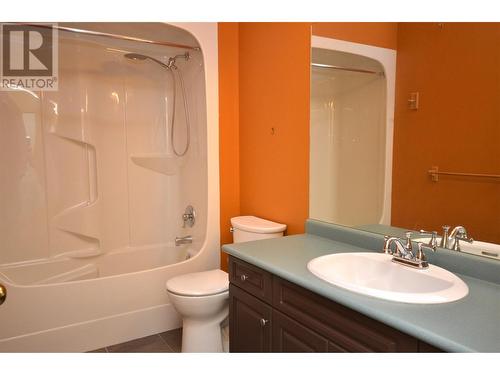 3321 Country Estate Court, Vernon, BC - Indoor Photo Showing Bathroom