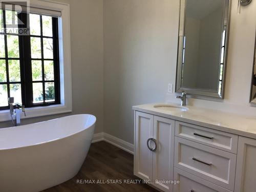 929 Lake Drive N, Georgina, ON - Indoor Photo Showing Bathroom