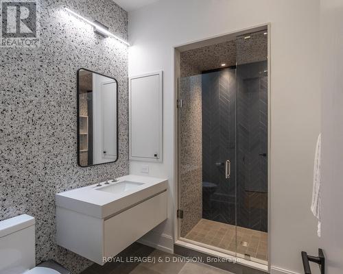 9 Campbell Crescent, Toronto, ON - Indoor Photo Showing Bathroom