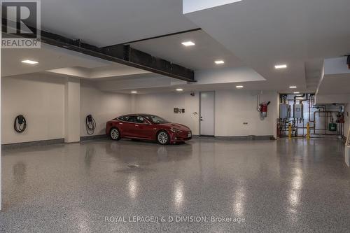 9 Campbell Crescent, Toronto, ON - Indoor Photo Showing Garage