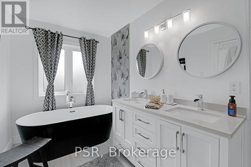 35 Longwood Avenue, Richmond Hill (Oak Ridges), ON - Indoor Photo Showing Bathroom