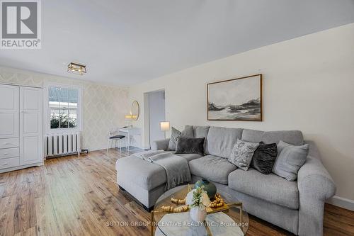 665 4 Line S, Oro-Medonte, ON - Indoor Photo Showing Living Room