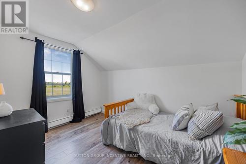 665 4 Line S, Oro-Medonte, ON - Indoor Photo Showing Bedroom