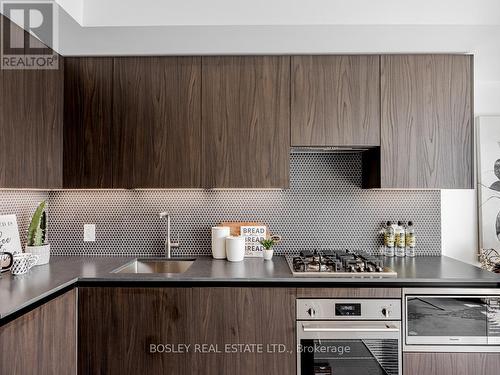 406 - 2720 Dundas Street W, Toronto (Junction Area), ON - Indoor Photo Showing Kitchen With Upgraded Kitchen