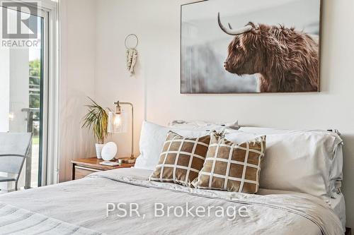 211 - 320 Plains Road S, Burlington, ON - Indoor Photo Showing Bedroom