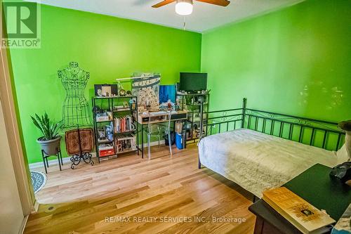 923 Sprague Place, Milton, ON - Indoor Photo Showing Bedroom