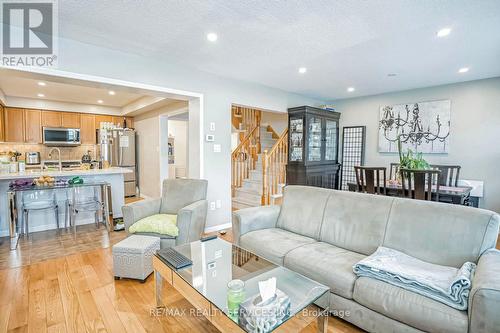 923 Sprague Place, Milton, ON - Indoor Photo Showing Living Room