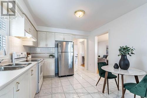 3834 Althorpe Circle, Mississauga (Lisgar), ON - Indoor Photo Showing Kitchen With Double Sink