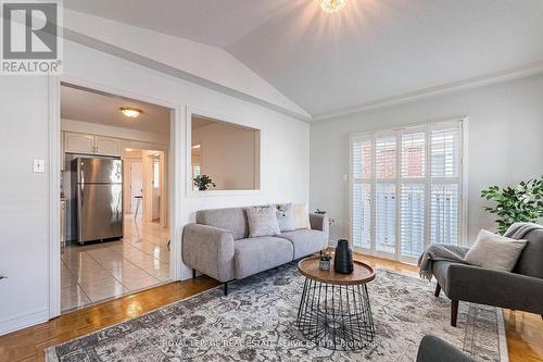 3834 Althorpe Circle, Mississauga (Lisgar), ON - Indoor Photo Showing Living Room