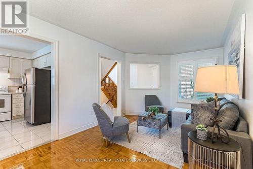 3834 Althorpe Circle, Mississauga (Lisgar), ON - Indoor Photo Showing Living Room